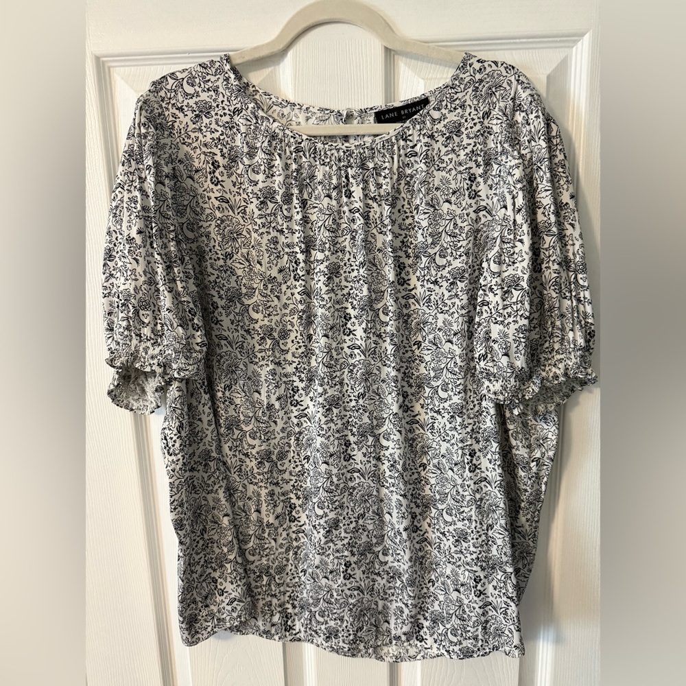 Lane Bryant Size 22 🖤 Black and White Floral Top